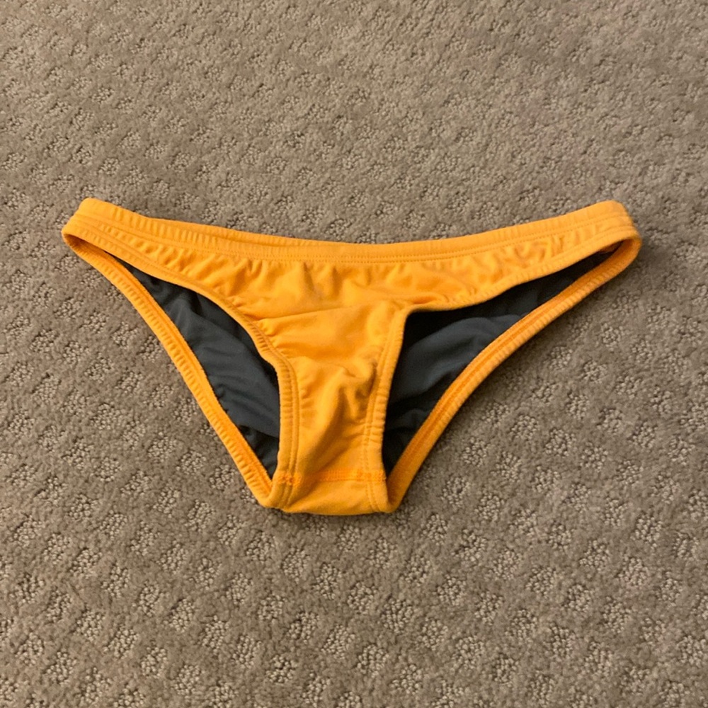 mustard yellow jolyn NWOT medium bottoms
